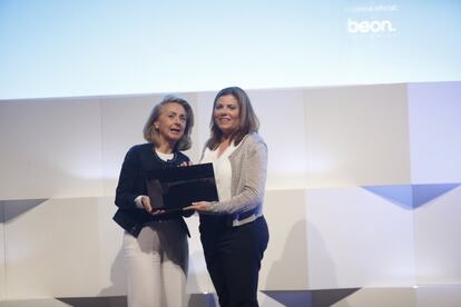 Begoña Elices, directora general de Comunicación y Presidencia de Repsol, y Begoña García-Lechuz, dircom de Libelium.