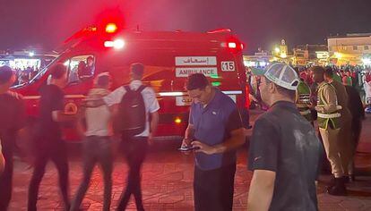 Una ambulancia, en el lugar de la plaza de Yemaa el Fna en el que Sebastián Martínez y Madjiguene Mbow atendían a las víctimas del terremoto en la madrugada del viernes al sábado.