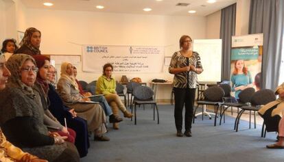 Taller de capacitación y liderazgo de las 'soulaliyates' en Meknes.