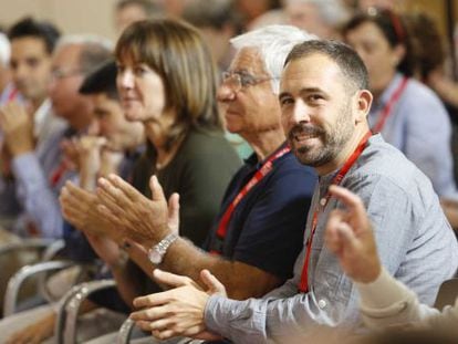 Denis Itxaso, en último el congreso del PSE de Gipuzkoa junto a Manuel Huertas e Idoia Mendia.