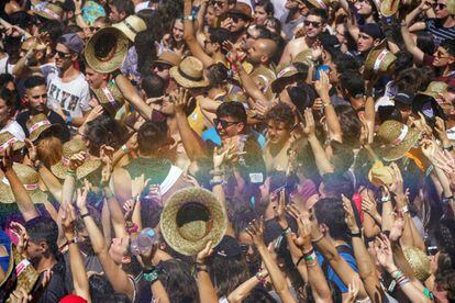 La gente se divierte durante las actuaciones en el Sonorama Ribera 2018.