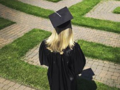 Para muchos españoles recién graduados, las opciones de futuro escasean.