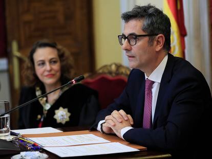 El ministro de la Presidencia, Félix Bolaños (d), en el acto de toma de posesión de Magdalena Valerio (i) como presidenta del Consejo de Estado, este jueves, en Madrid.