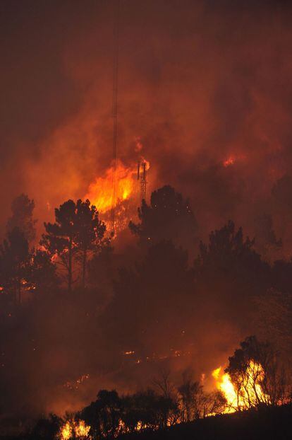 Durante toda la noche las llamas han arrasado más de 100 hectáreas