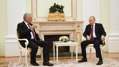 El presidente de Cuba, Miguel Díaz-Canel, y el presidente ruso, Vladimir Putin, en Moscú.