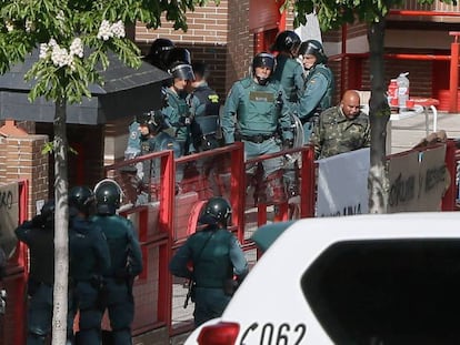 Guardias civiles, durante una detención en la Comunidad de Madrid. Kike Para