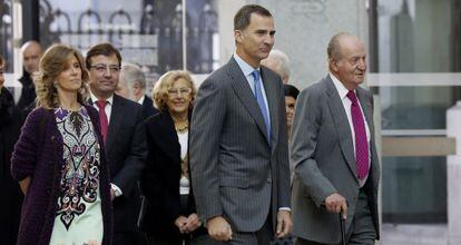 El Rey Felipe VI y don Juan Carlos, a su llegada el acto de la Fundaci&oacute;n Cotec para la Innovaci&oacute;n.