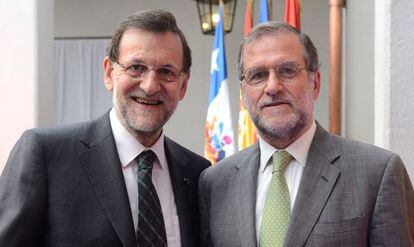 Rajoy y su doble chileno, el empresario Gastón Cruzat.