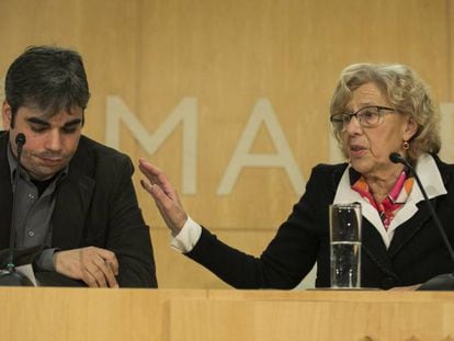 La alcaldesa Manuela Carmena y el concejal Jorge García Castaño.