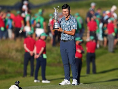 Morikawa con el trofeo del Open Británico.