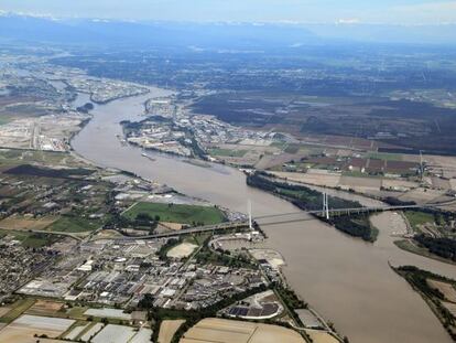 Recreaci&oacute;n del futuro puente que sustituir&aacute; al t&uacute;nel George Massey en el &aacute;rea de Vancouver (Canad&aacute;).