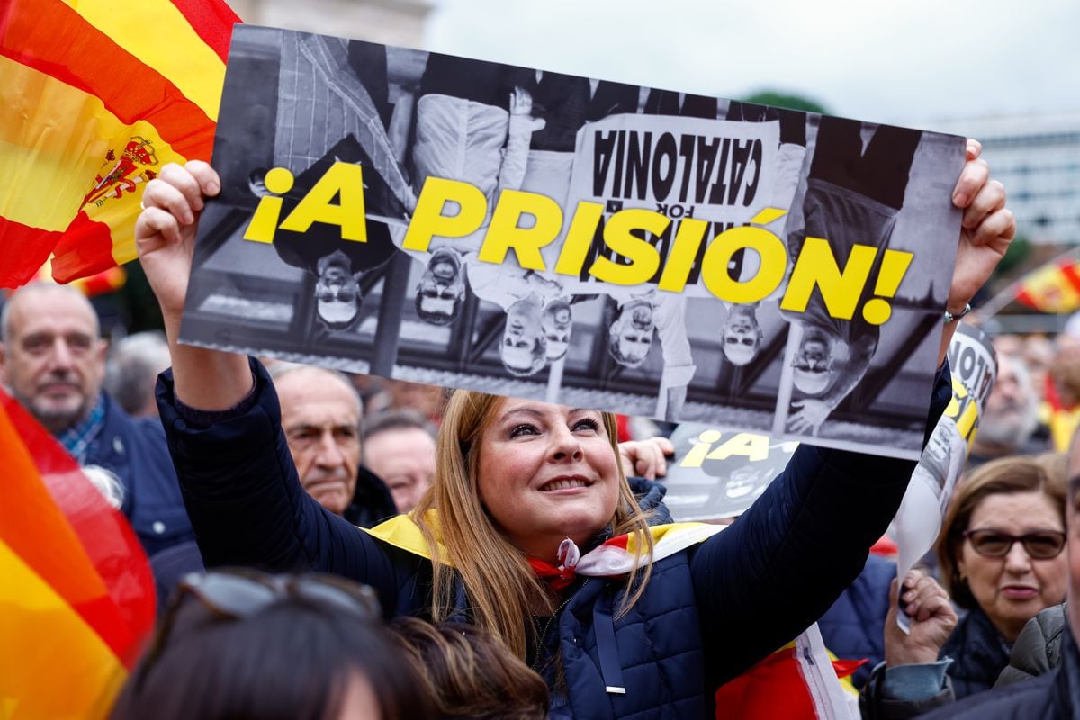 Abascal reúne en Madrid a 100.000 personas contra la amnistía, el doble que Feijóo