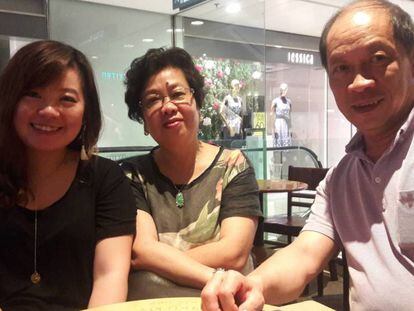 Los miembros de la familia Hui, este jueves en Hong Kong. En vídeo, así volvió Hong Kong a manos de China.