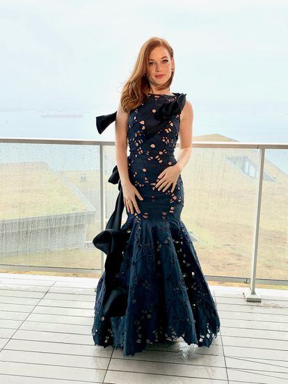 Jane Levy, nominada a mejor actriz de comedia o musical por La extraordinaria playlist de Zoey, con un vestido de Oscar de la Renta.