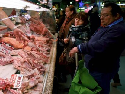 Los alimentos frescos ya se compran más en el súper que en la tienda tradicional