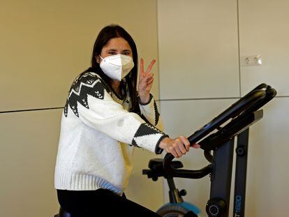 GRAFCAT2054. BARCELONA, 28/01/2022.-Mireia Sitjà, una joven de 24 años, afectada de fibrosis quística, ha sido la primera paciente española en recibir tres trasplantes bipulmonares, todos ellos en menos de seis años y en el Hospital Vall d'Hebron de Barcelona, el centro que más retrasplantes de pulmón ha llevado a cabo en España. EFE/Toni Albir
