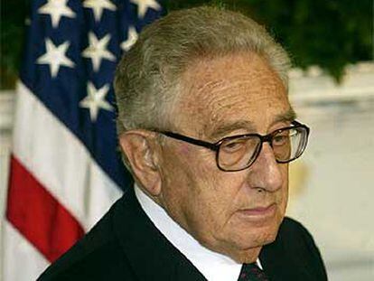 Kissinger, el miércoles, durante el anuncio de la creación de la comisión del 11-S, que él preside.