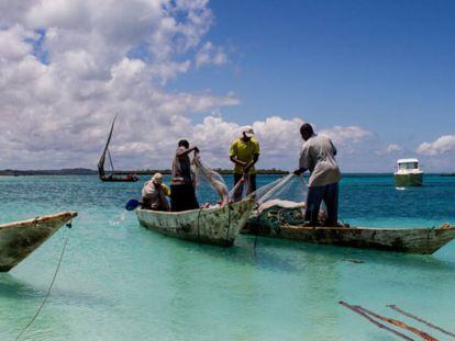 Pescadores en la costa de Zanzíbar.