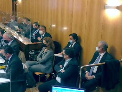 Parte de los acusados durante el juicio iniciado este lunes en la Audiencia de Valladolid por el denominado caso de 'La Perla Negra'.