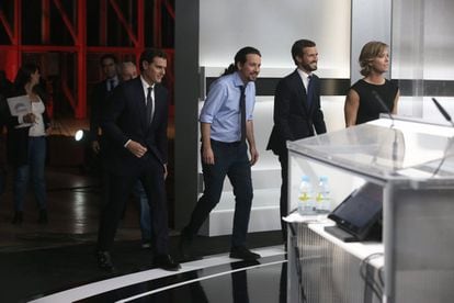 Pablo Casado, del PP, Pablo Iglesias, de Unidas Podemos, y Albert Rivera, de Ciudadanos, entran en el plató de la Academia de la Televisión.