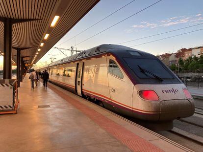 Tren Avant desde Madrid dirección a Toledo, en la Estación de Toledo.
