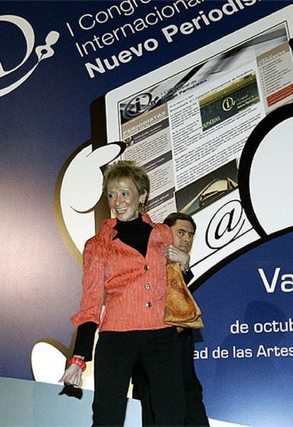 María Teresa Fernández de la Vega clausura el I Congreso Internacional de Nuevo Periodismo.