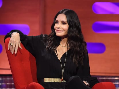 La actriz Courteney Cox en un programa de televisión en la BBC, el 3 de febrero de 2022 en Londres.