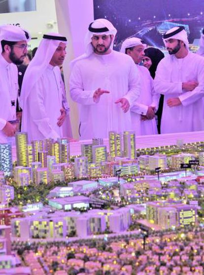 El jeque de Dub&aacute;i, Mohammed bin Rashi, en la inauguraci&oacute;n de una feria tecnol&oacute;gica. 