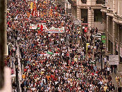 Una vista de la manifestación de ayer en la Via Laietana.