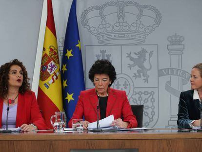 Las ministras Delgado, Celaá y Calviño, tras el Consejo de Ministros.