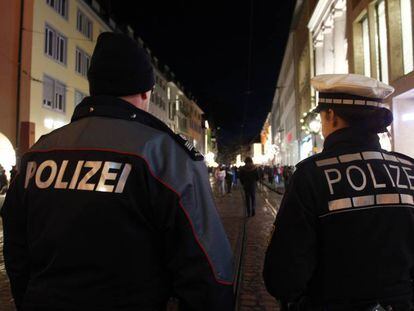 Dos policías en Friburgo (Alemania), en una imagen de archivo.