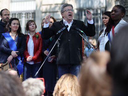 Jean-Luc Mélenchon pronuncia un discurso en la Plaza de la República, en París, el pasado 1 de mayo.