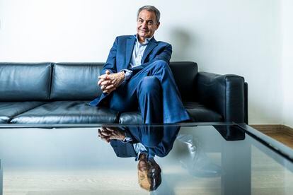 El expresidente Zapatero posa el pasado miércoles en la Fundación Pablo Iglesias. 