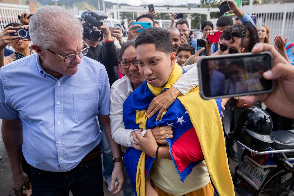 Liberado en Venezuela el estudiante John Álvarez, condenado 16 en vesión |  Internacional