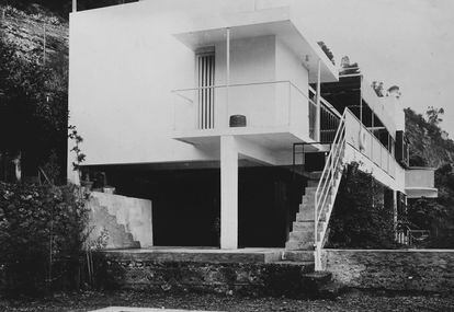 Casa E-1027, una villa modernista en Roquebrune-Cap-Martin, en el departamento de Alpes Marítimos de Francia. Fue diseñado y construido entre 1926 y 1929 por la arquitecta irlandesa y diseñadora de muebles Eileen Gray - ©National Museum of Ireland