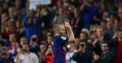 Andrés Iniesta, durante el partido contra el Villarreal en el Camp Nou.