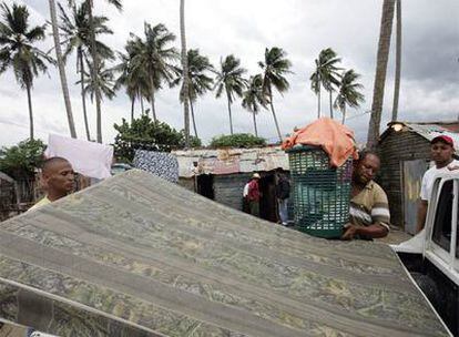 Las autoridades de República Dominicana han ordenado la evacuación preventiva de las zonas en alerta roja por la llegada del huracán Ike