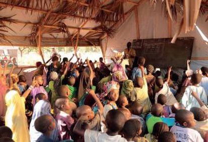 El campo de refugiados de Danamadja (Chad) donde los niños usan el móvil para hacer los deberes.