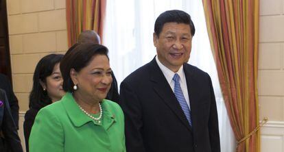 La primera ministra de Trinidad y Tobago y el presidente chino.