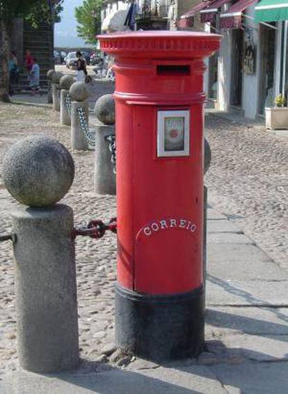 Buzón de correos en la localidad portuguesa de Valença do Miño. EFE/Archivo