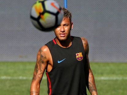 Neymar anuncia que se va del Barcelona.