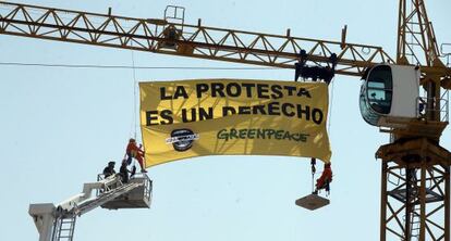 Protesta de Greenpeace contra la llei al Congrés.