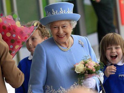 La reina Isabel II en Enniskillen este lunes.
