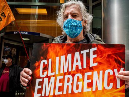 Protesta ecologista en Nueva York contra Blackrock y JP Morgan.
