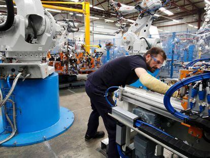 Interior de una fábrica de Gestamp, cerca de Barcelona.