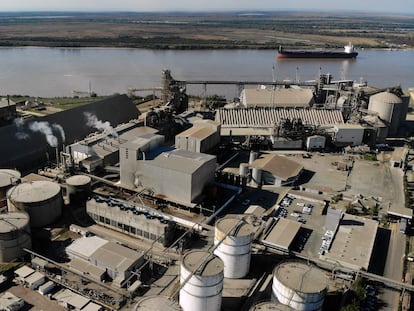 Vista aérea de la planta de la agroexportadora argentina Vicentin, en la provincia de Santa Fe, el 10 de junio de 2020.