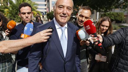 Carlos Iglesias, a la salida de la Audiencia Provincial de Madrid, el 17 de octubre.