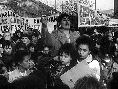 Manifestación en la plaza de la Corona Boreal de Aravaca el 15 de noviembre de 1992, dos días después del asesinato de Lucrecia Pérez.
