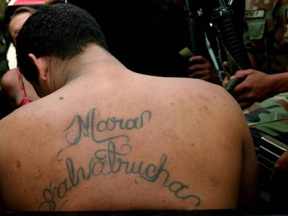 Un miembro de la Mara Salvatrucha, detenido en Guatemala en 2005.