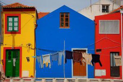 T&iacute;picas casas de colores de Costa Nova.